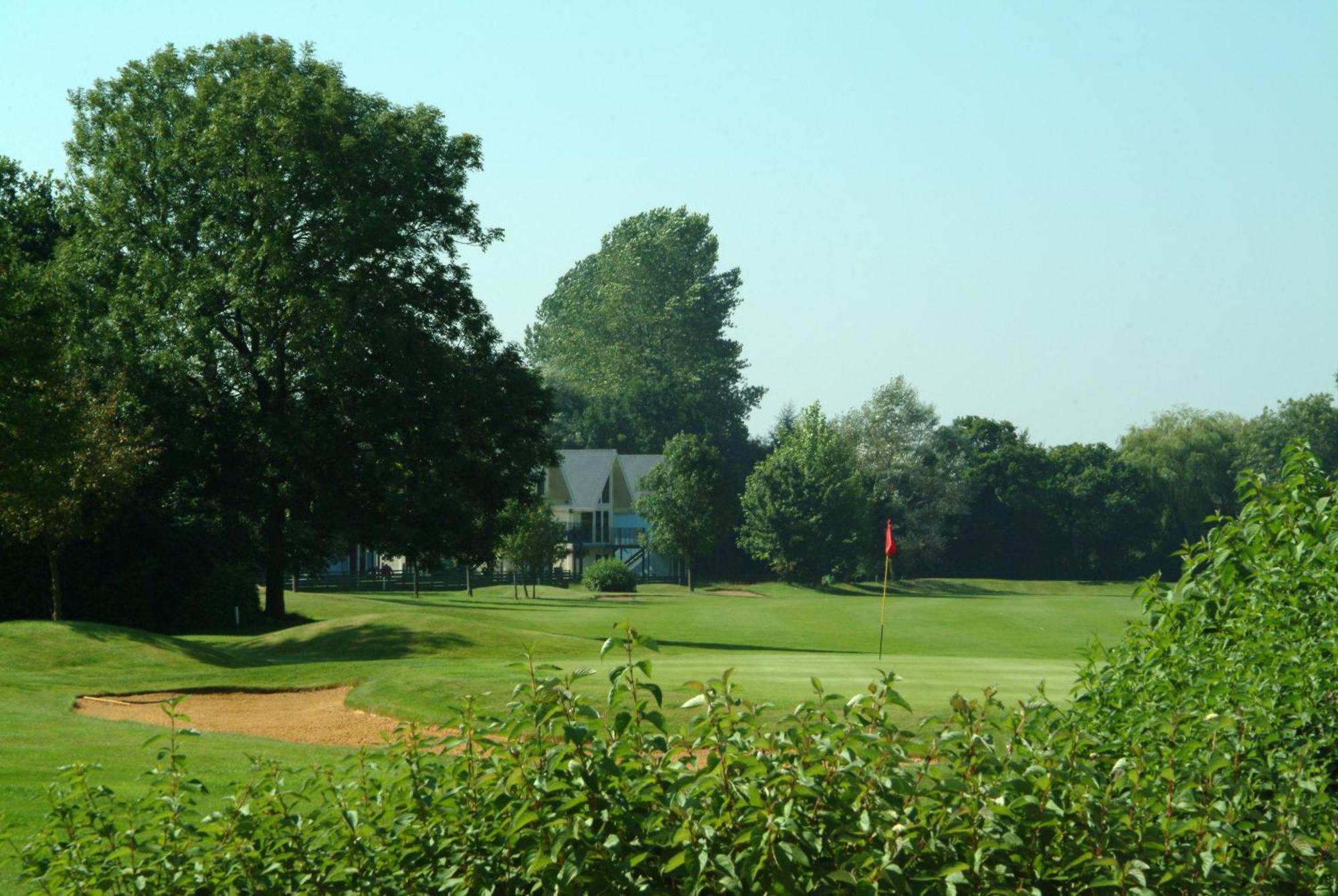 Апартаменты Richmond Park Golf Club Уоттон Экстерьер фото